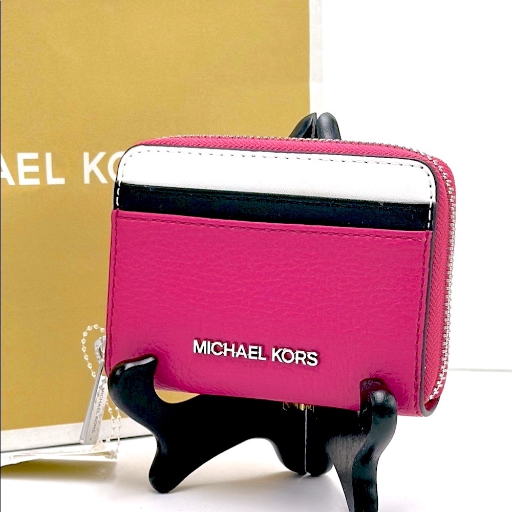 Michael Kors Jet Set Travel Medium Color-Block Wallet
DRAGONFRUIT MULTI
NWT